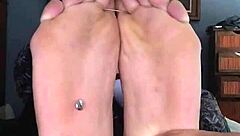 ¡Guau, mira esta acción extrema con pies, es totalmente loca! 😱