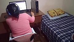 La Chica Gamer No Me Deja Jugar y Como Castigo La Termino Follando Antes Que Nos Descubran Casi Nos Pilla Pero Fue Muy Rico