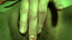 Šta je vrelije od preljubnice MILF kurve koja sama prstima jebe svoju pičku