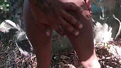 Safado dragged the putinha to the woods for sucking