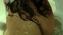 mira que rico muevo en jacuzzi ven papi divertirnos