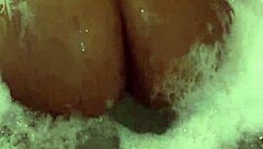 mira que rico muevo en jacuzzi ven papi divertirnos