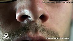 The aroma of a hot girl’s vagina can be very erotic