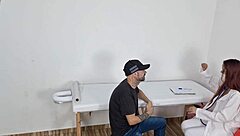 الدكتورة فاني تسجل جلسة مع مريض