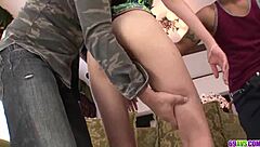 秋西恵が2本の大きなちんぽを力強く扱く！