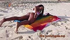 Latina Teen kommt hart am verlassenen Strand - Blasen und Arschficken Action