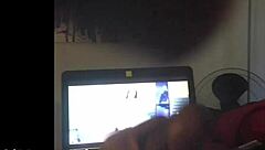 Marcopolo sám drká svůj velký černý obří pták až vyprskne doma