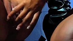 Sesi bang toy lesbian liar Capri Cavanni lesbian toy