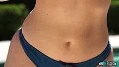 الراجل ذو الزب ياخد شفط فوضوي من حمراء شعر بصدر كبير، واو