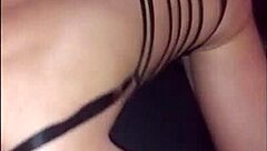 يشعر بكل لحظة شديدة في فعل قيود مع معاينة خشنة للخضوع النقي