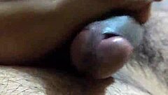 Suami tua tonton bull kongkek isterinya, dia puas dengan pengalaman cuckold