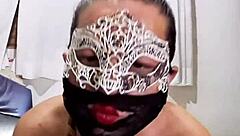 Kirli orospu sigara içip soyunurken iç çamaşırı ve dildoyla tahrik et