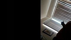 Vietnamita recibiendo corrida en lugar tranquilo