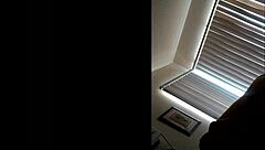 Vietnamita recibiendo corrida en lugar tranquilo