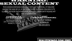 Bambino en Hailey Little 18+ tonen strakke kut op Realitykings