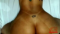 第一次在这个姿势射精，她疯狂骑乘