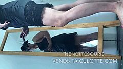 amateur fétichisme pieds, a giantess shows her pussy and crushes you on vends-ta-culotte.com 😍