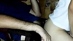 欲求不満の妻、仕事帰りの夫を大きなチンポでワイルドに騎乗位で迎える