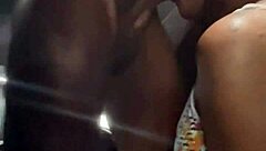 Viagem de carro vira adoração intensa de pau com o negão e pauzão preto monstro