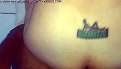 O pau grande do Roberto Alecxander estica a bunda da latina com força