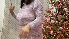 Anna Maria says, 'Merry Christmas, let's get sexy'