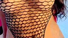 おいしい座ったレズビアン、マンコオナニーで口に中出し