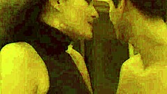 Yo disfruto follando el culo de Laura Angel con medias y mamada al ritmo de Twin Peaks.