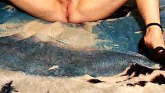 Esposa sexy se provoca masturbándose