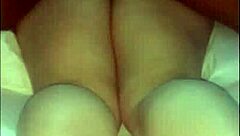 قبضت على الفتاة الكبيرة المؤخرة وانتهيت داخلها في علاقة عامة برية.