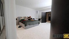 夏の金髪チェコ馬尻娘が欧州風リアルセックス探検