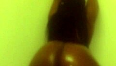 Dayna claps her ebony ass