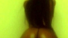 Dayna claps her ebony ass