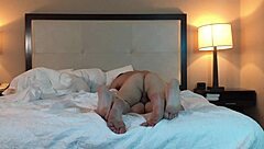 Cewek kecil 18+ bertato panas ditembak keras di sesi kasar