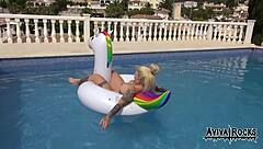 aviva rocks - masturbiert auf einhorn has big tits and ass tattooed babe masturbating her sexy boobs.