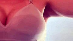 Eu na academia tirei a camiseta e fiquei de sutiã bucetinha molhadinha