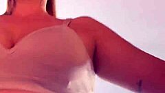 Eu na academia tirei a camiseta e fiquei de sutiã bucetinha molhadinha