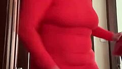 เพื่อนบ้าน MILF สวยกำลังชักว่าวในห้องน้ำเหรอ?