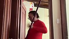 เพื่อนบ้าน MILF สวยกำลังชักว่าวในห้องน้ำเหรอ?