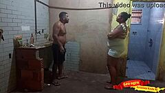 BBWがレンガ職人にアナルを提供