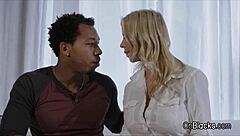 ميليف كبيرة الثدي معلمة تركب قضيب أسود عملاق قوي