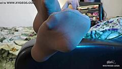 check out my sweaty feet in these dirty worn pantyhose, so close up