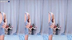 Азиатка с большими сиськами в корейском стиле дико танцует, показывая сиськи под короткой юбкой