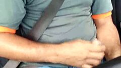 Me masturbo sola, sintiendo cada caricia en esta sesión