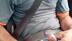 Me masturbo sola, sintiendo cada caricia en esta sesión