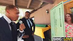 사라 러브 리키 존슨과 찰리 맥의 몬스터 자지 2개 다뤄! 😲