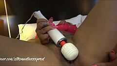 Cali Kush plays with toys, showing off her big ass 😍