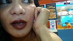 Encontré una amiga en el mall y follé a su hermano