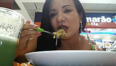 Encontré una amiga en el mall y follé a su hermano