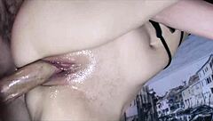 Ella susurra soy una puta rusa en medias cogiendo polla grande en el coño