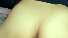 Geile Aziatische vriendin komt klaar op die witte pik!